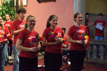 zborovodkinje SOZ; iz leve proti desni Nadja Janežič, Neža Križnar Ristič in Petra  Habjanič Gregorc